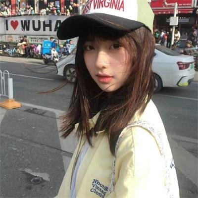 捷运上的女孩